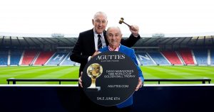 Terry Butcher, ex capitán de Inglaterra: “Pagaría 7 millones de libras por el Balón de Oro de Maradona solo para destruirlo”