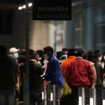 MILES DE ECUATORIANOS REGRESAN POR NAVIDAD A ESTAR CON SUS SERES QUERIDOS,OBJETOS QUE PERMITEN SENAE INGRESAR SIN PAGAR IMPUESTOS