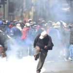 Largas filas para conseguir pollo o combustible: los piquetes ahogan a La Paz y surgen “contramarchas” en toda Bolivia